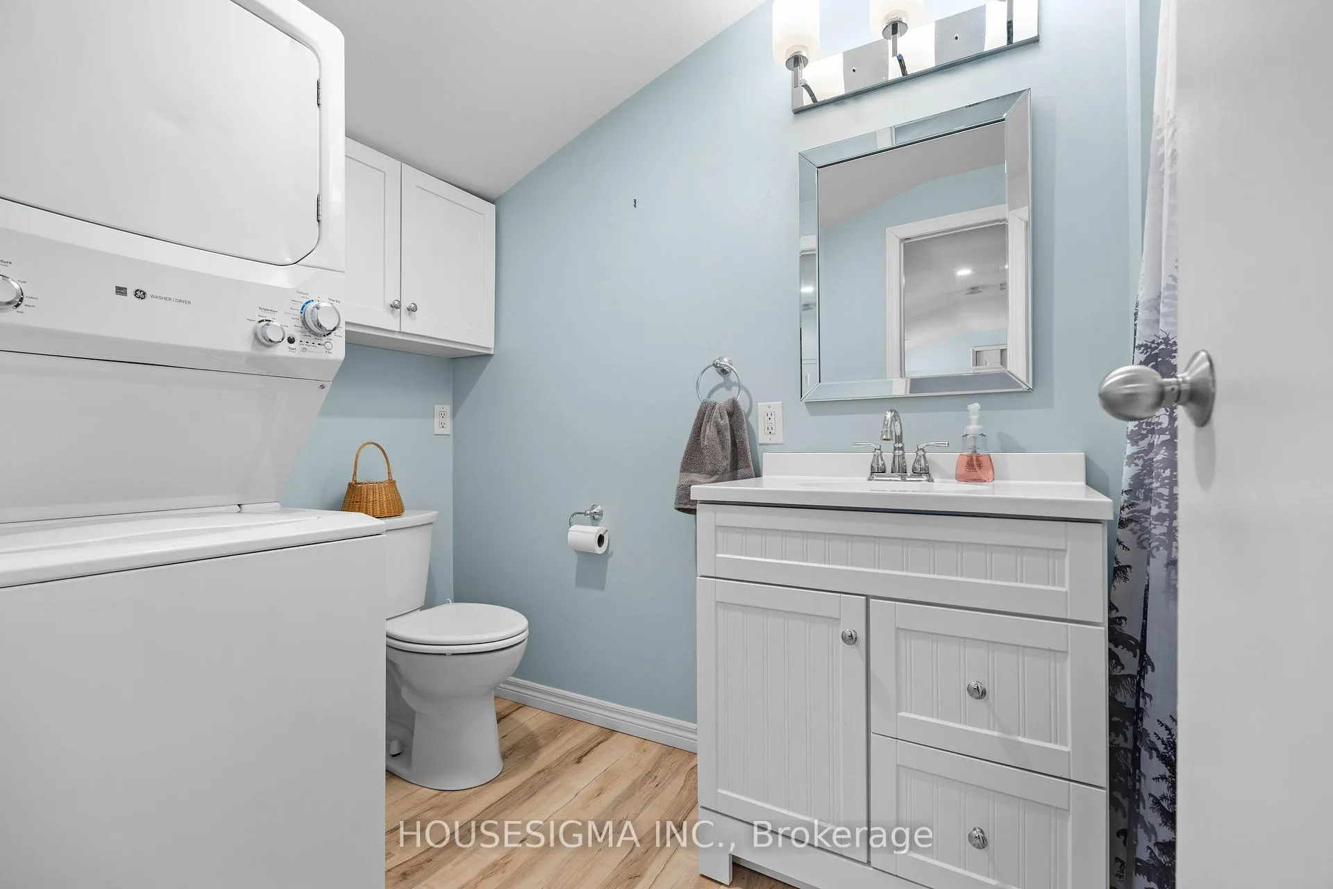 Photo 13 of 16 Centre Street, St. Thomas — HOMEH