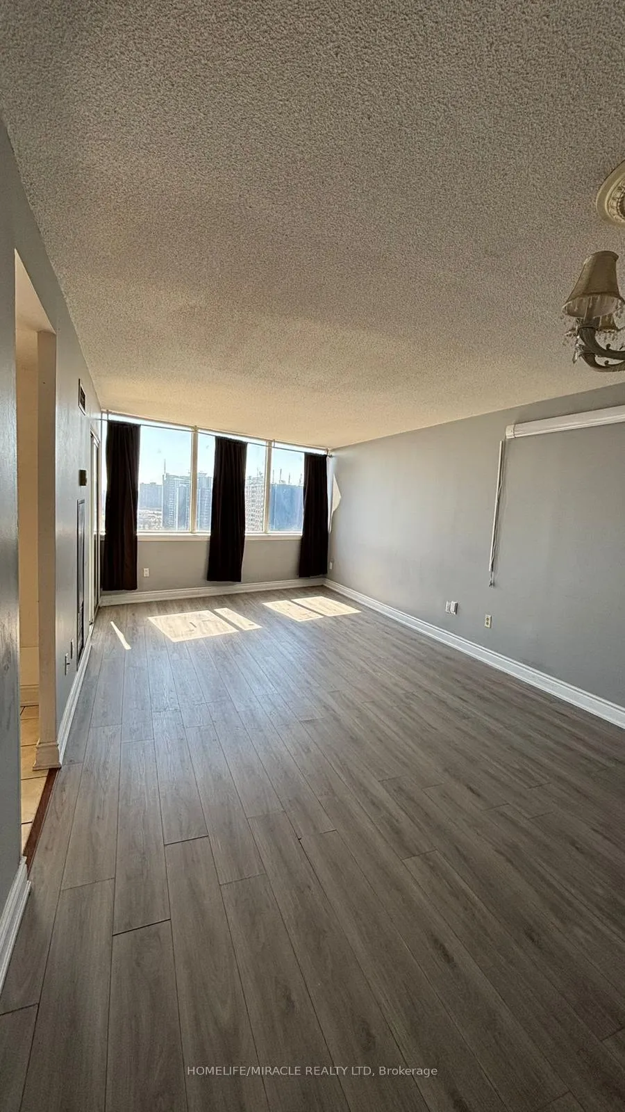 Photo 3 of Unit 1607, 21 Markbrook Lane, Etobicoke, Mount Olive-Silverstone-Jamestown — HOMEH