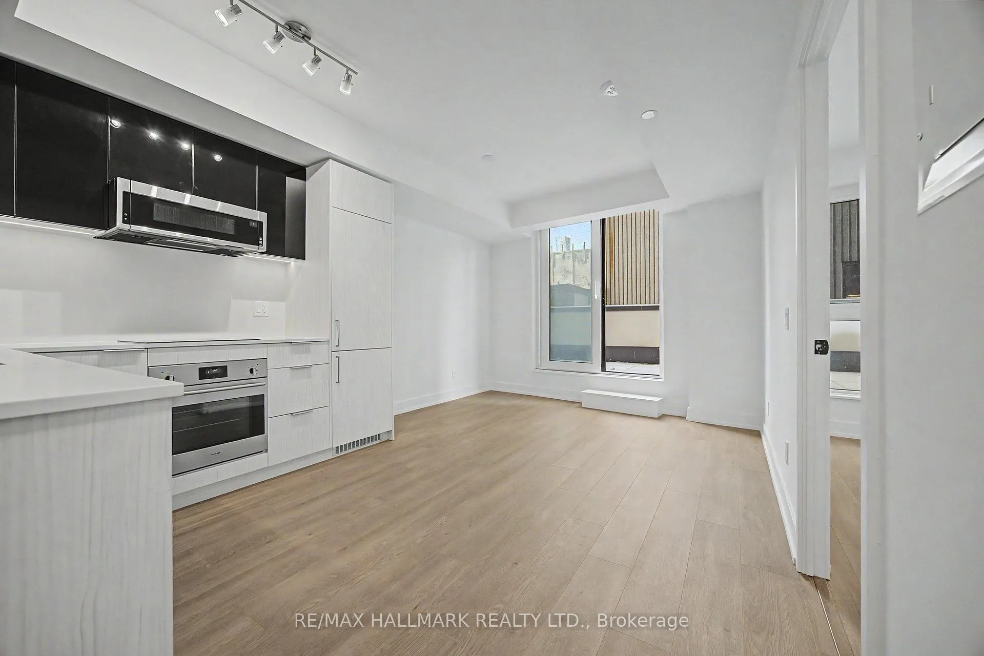 Photo 4 of Unit 309, 308 Jarvis Street, Toronto, Church-Yonge Corridor — HOMEH