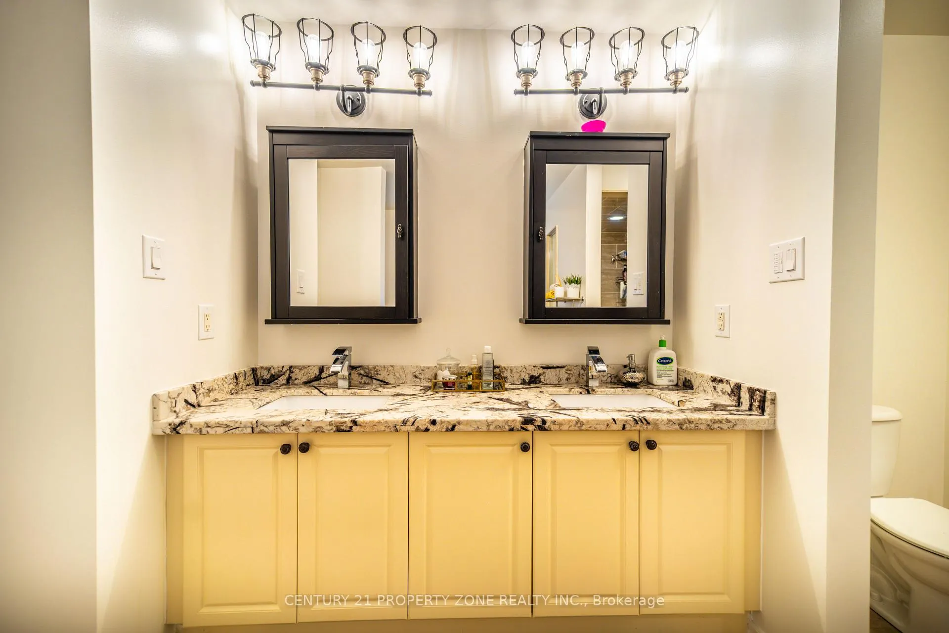Photo 40 of 62 Impulse Circle, Brampton, Credit Valley — HOMEH