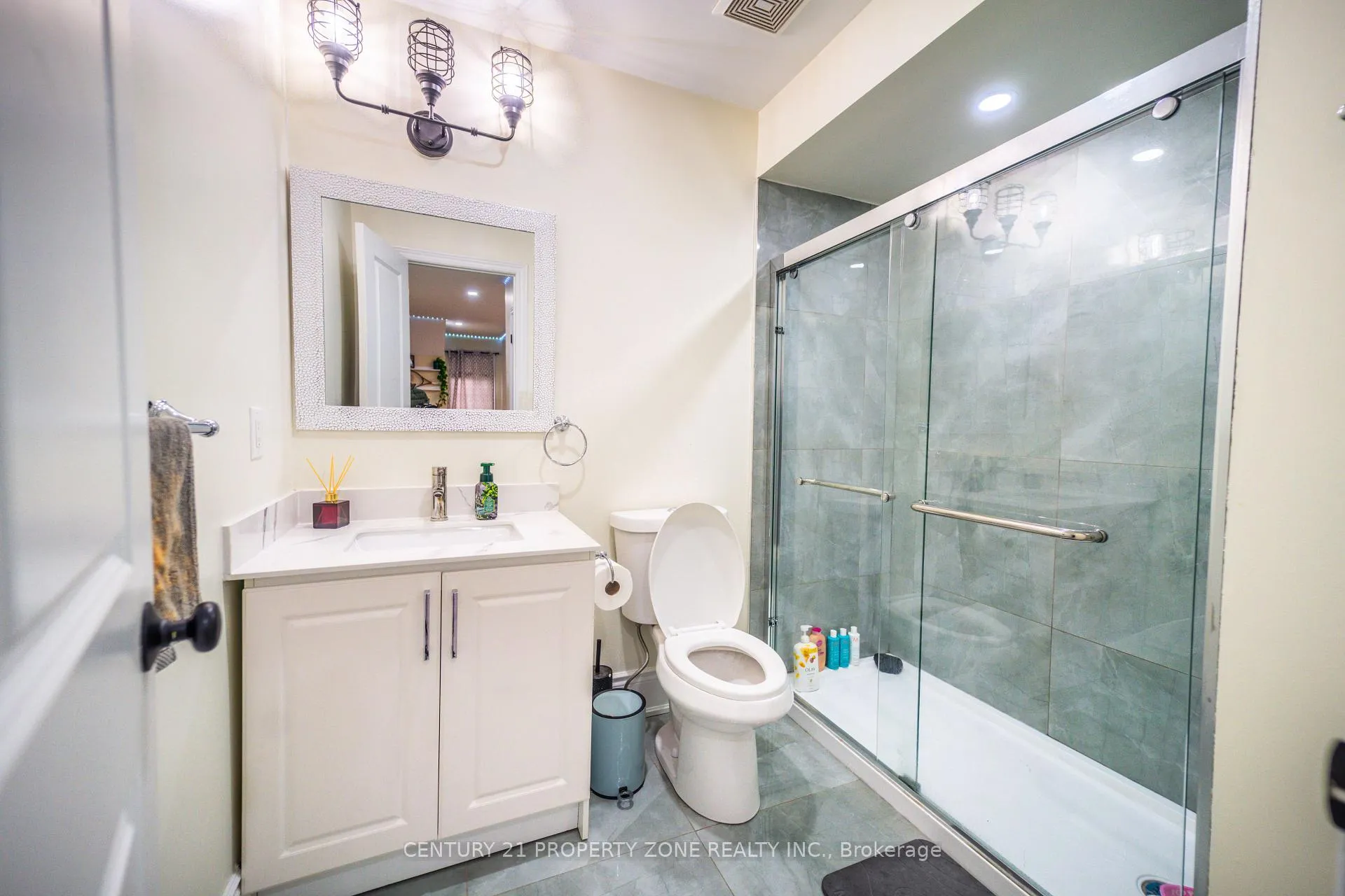 Photo 47 of 62 Impulse Circle, Brampton, Credit Valley — HOMEH