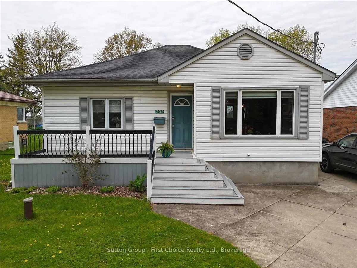 Photo 3 of 202 Huron Road, Perth South, Sebringville — HOMEH