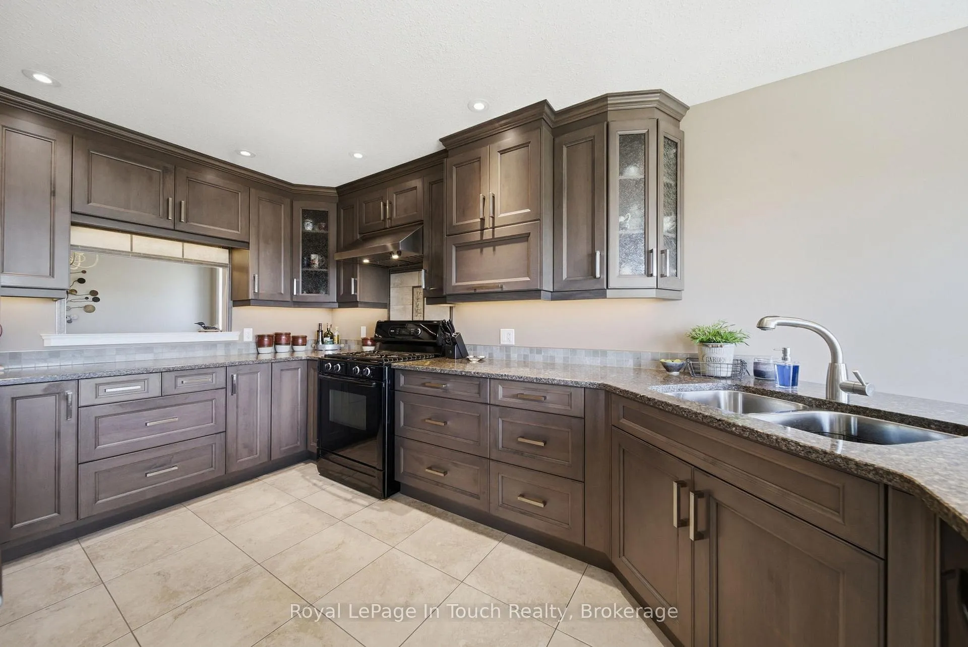 Photo 10 of 108 Milroy Drive, Peterborough, Northcrest Ward 5 — HOMEH