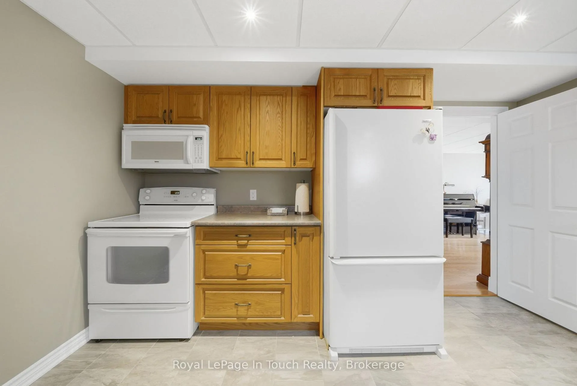 Photo 25 of 108 Milroy Drive, Peterborough, Northcrest Ward 5 — HOMEH