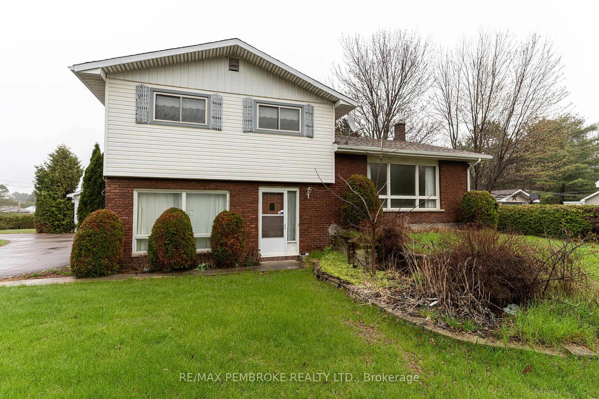 Photo 1 of 2 Silke Drive, Petawawa — HOMEH