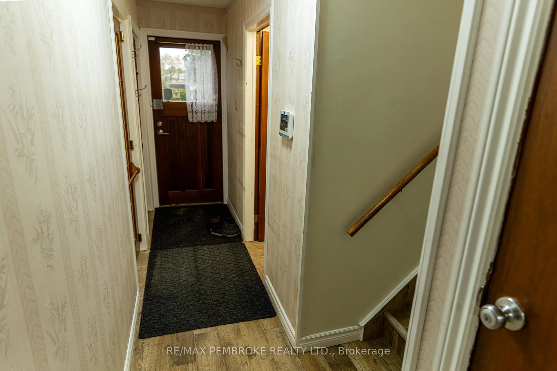 Photo 11 of 2 Silke Drive, Petawawa — HOMEH