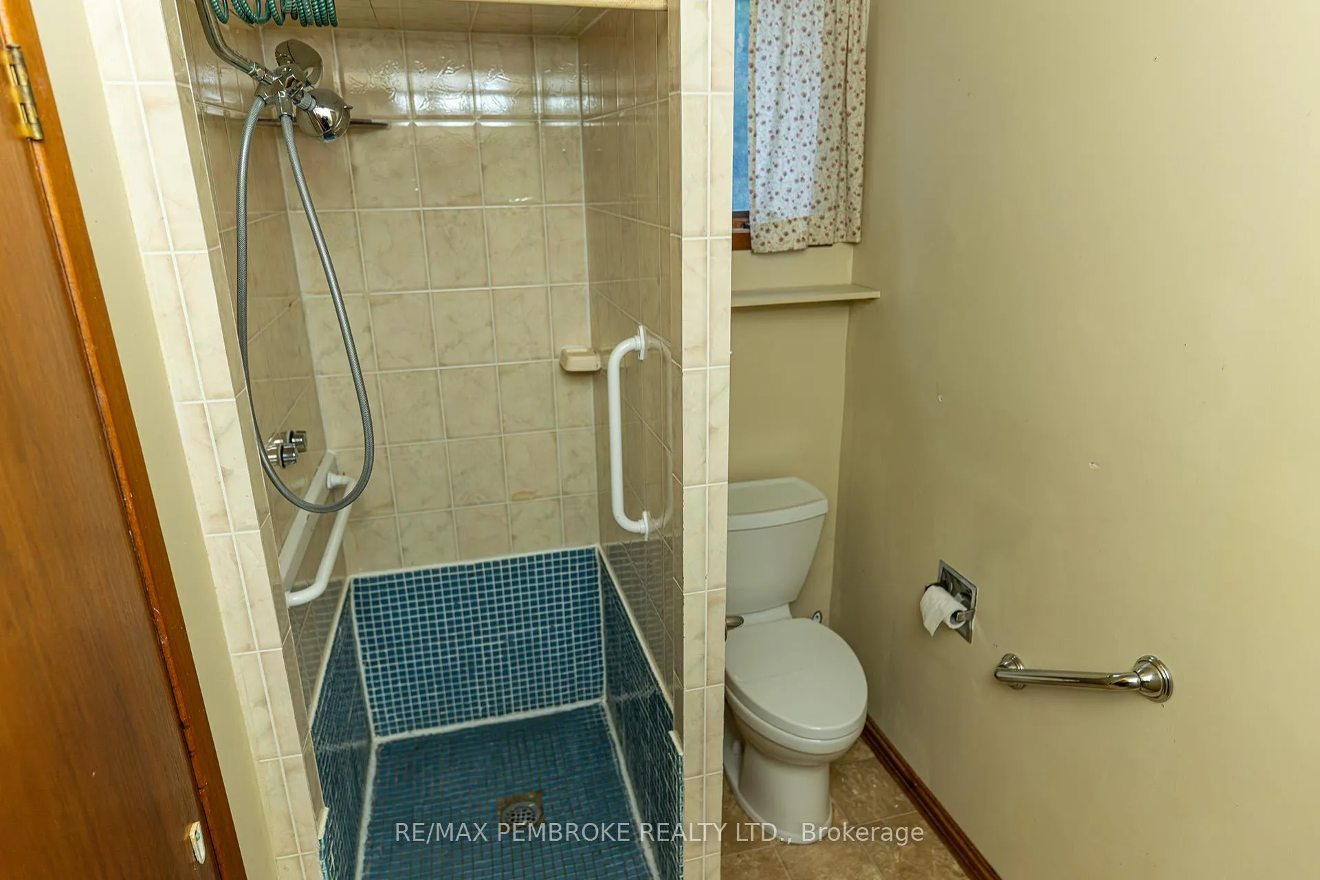 Photo 14 of 2 Silke Drive, Petawawa — HOMEH