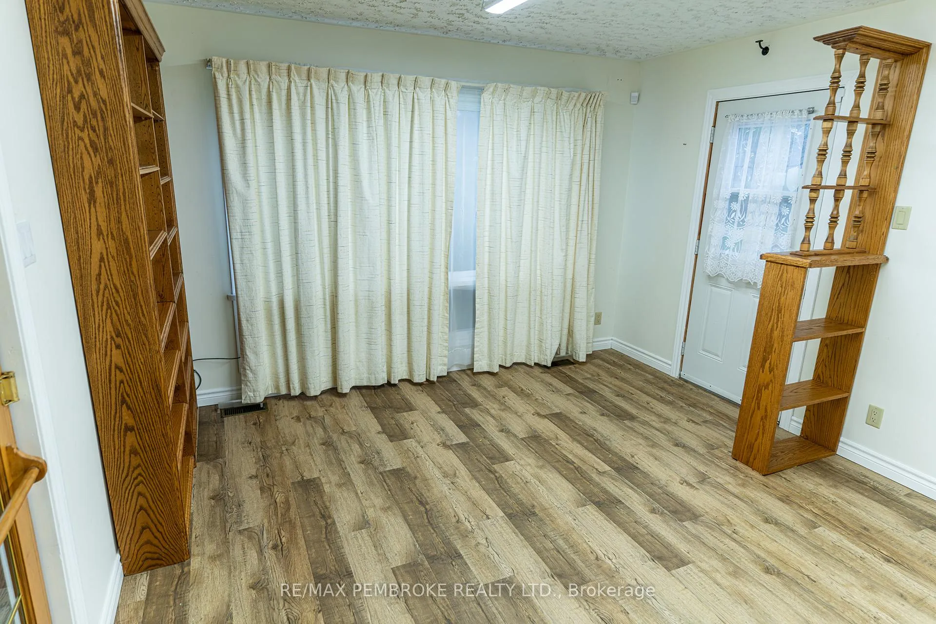 Photo 17 of 2 Silke Drive, Petawawa — HOMEH