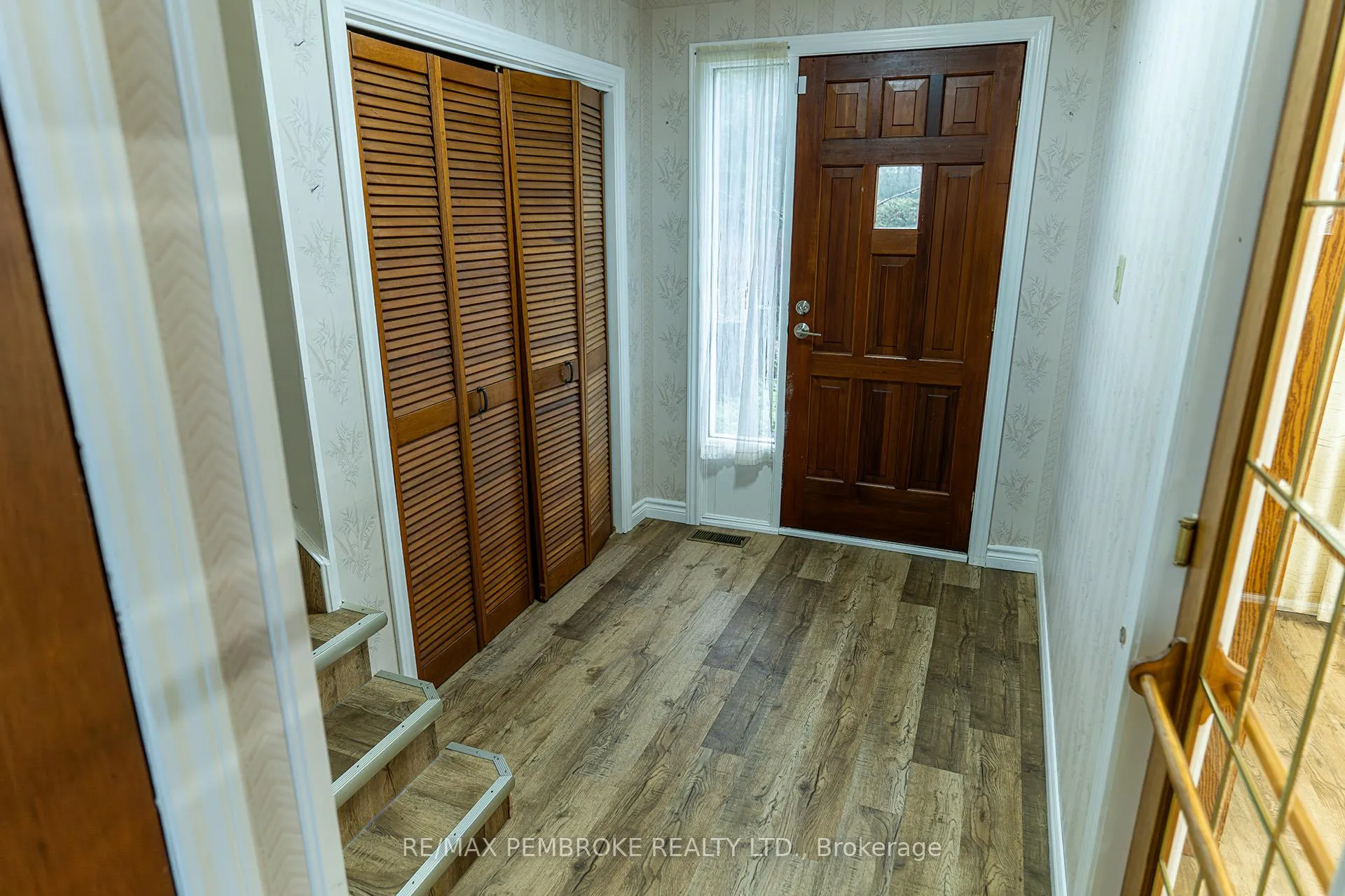 Photo 18 of 2 Silke Drive, Petawawa — HOMEH