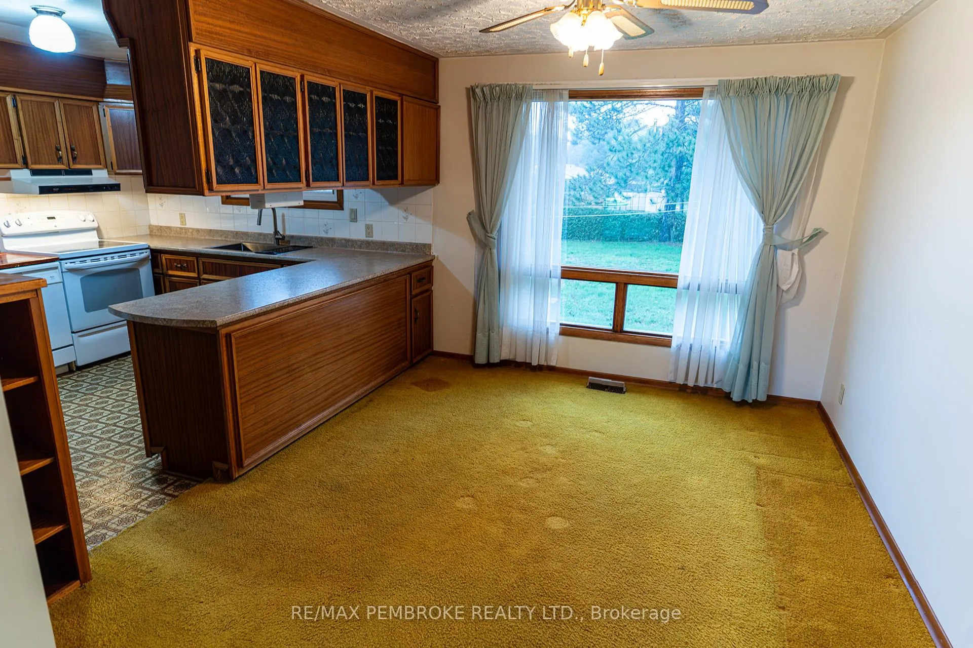 Photo 21 of 2 Silke Drive, Petawawa — HOMEH