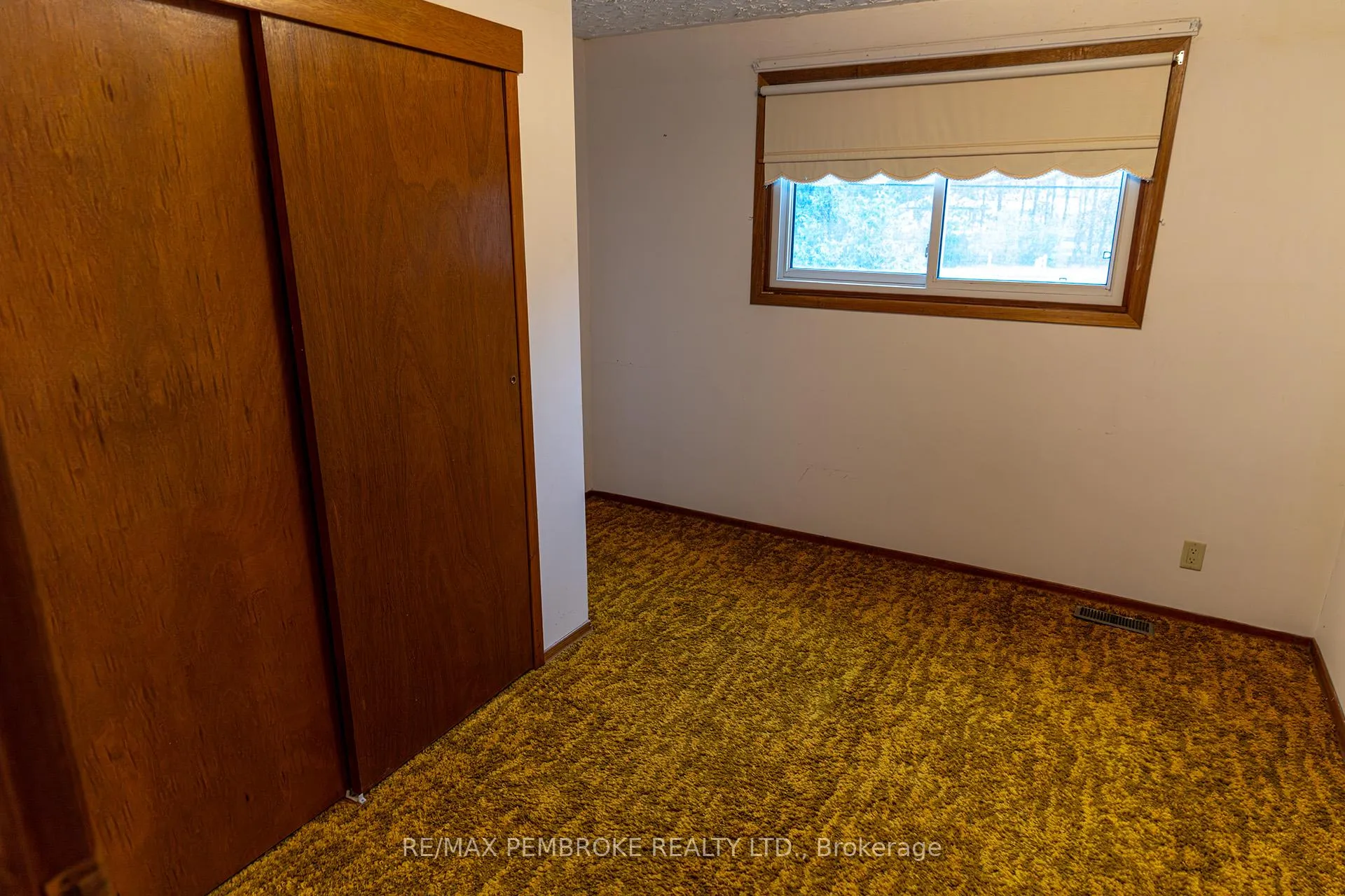 Photo 28 of 2 Silke Drive, Petawawa — HOMEH