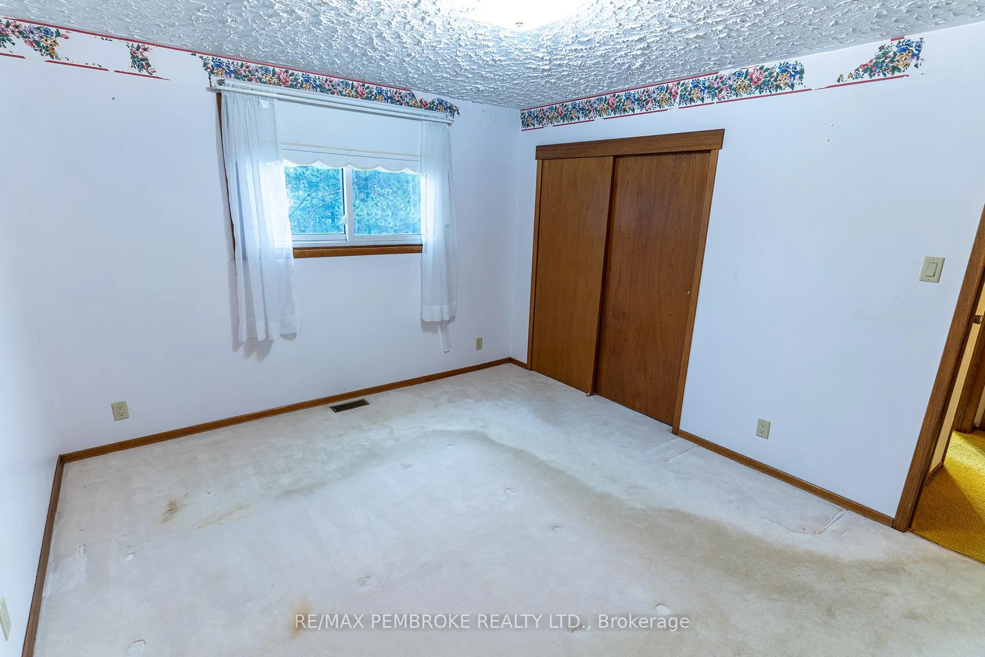 Photo 34 of 2 Silke Drive, Petawawa — HOMEH