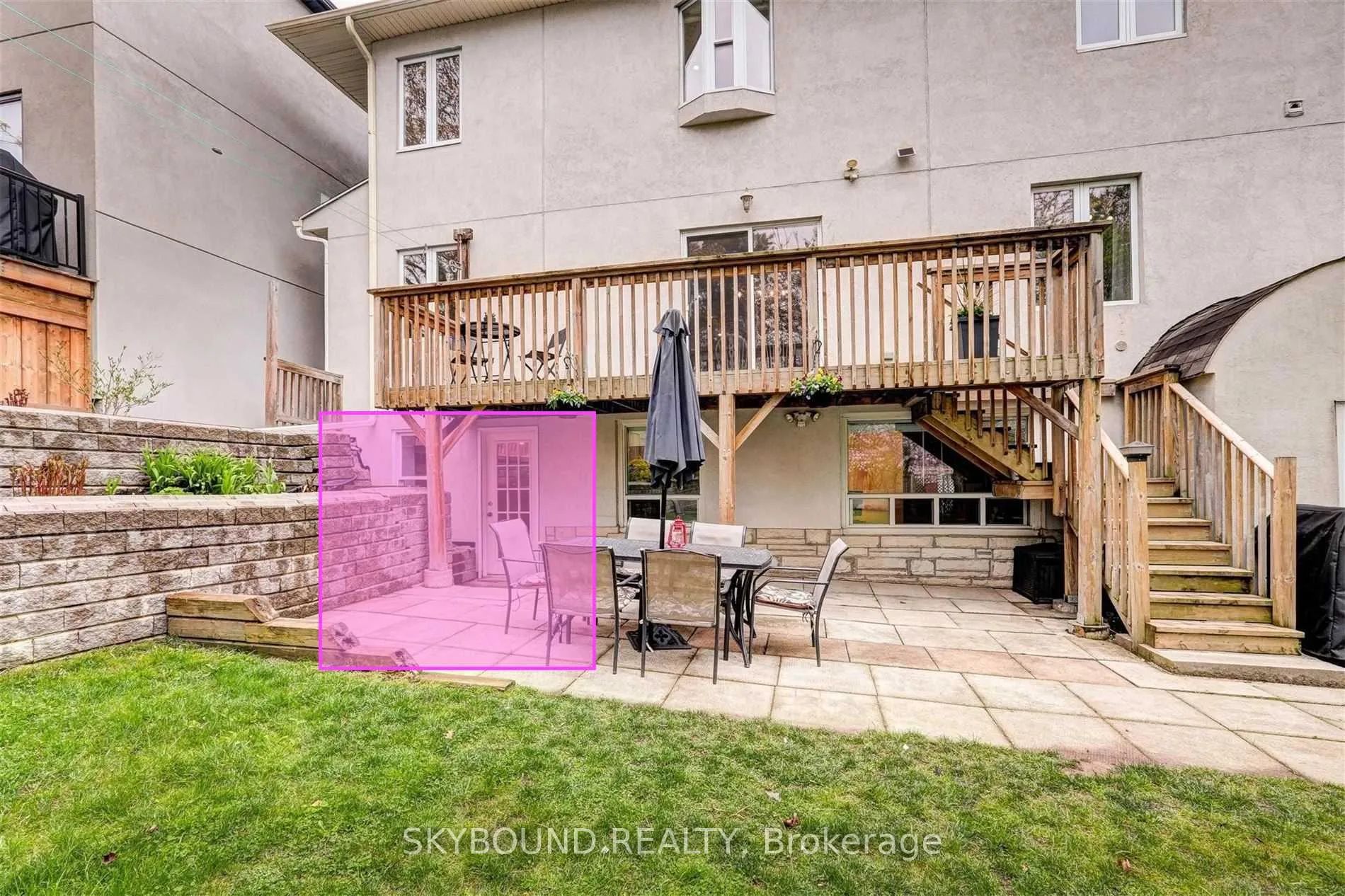 Front of Unit Lower 2, 134 Glenwood Crescent
