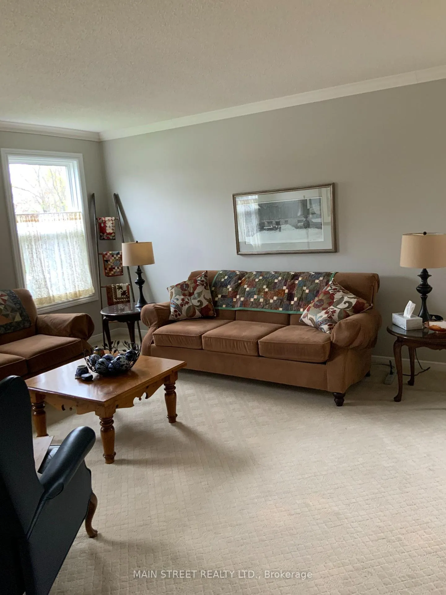 Photo 3 of 32 Centre Road, Uxbridge — HOMEH