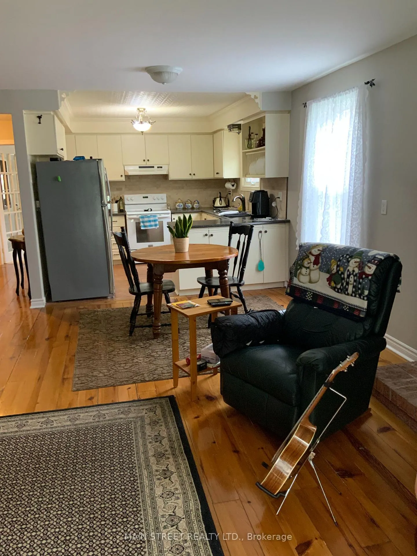 Photo 7 of 32 Centre Road, Uxbridge — HOMEH