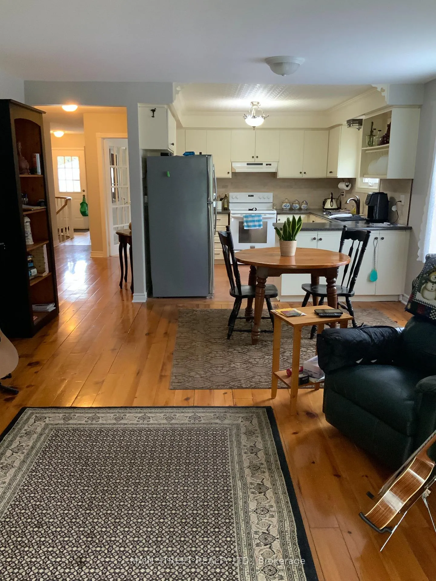 Photo 8 of 32 Centre Road, Uxbridge — HOMEH