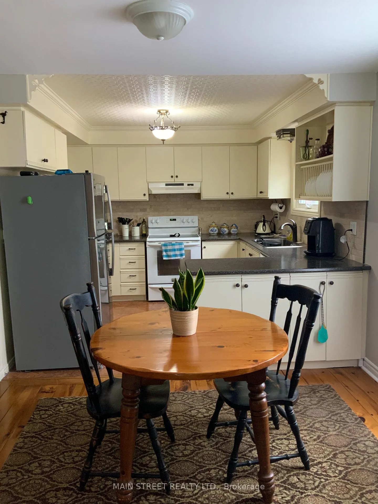 Photo 9 of 32 Centre Road, Uxbridge — HOMEH