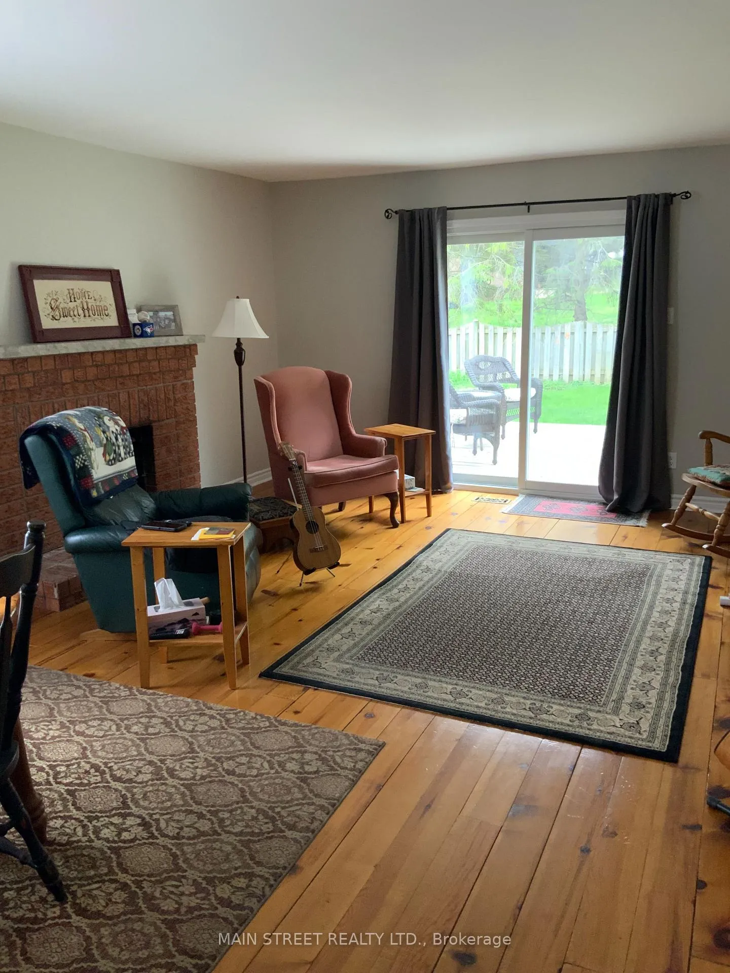 Photo 10 of 32 Centre Road, Uxbridge — HOMEH