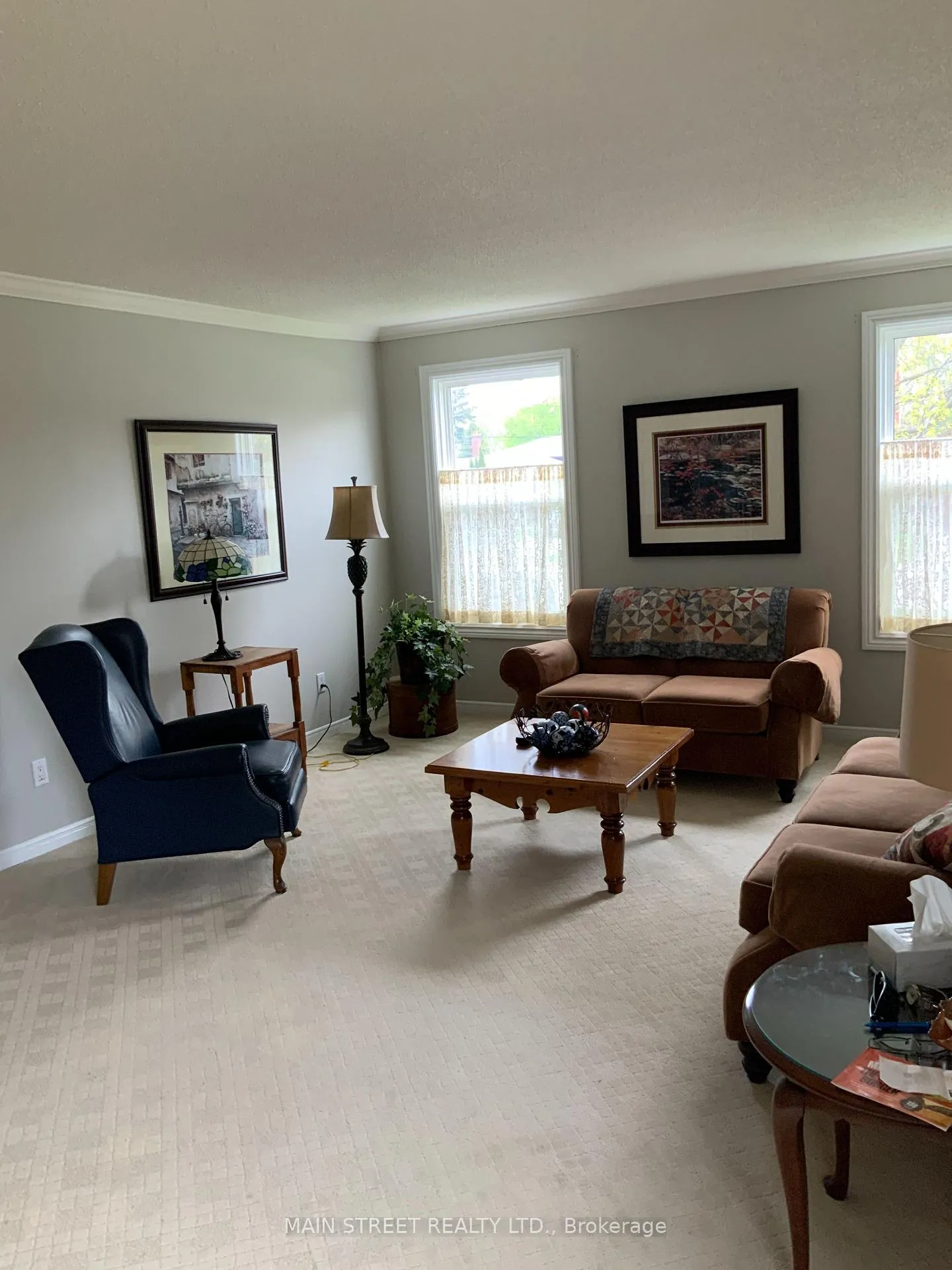 Photo 11 of 32 Centre Road, Uxbridge — HOMEH