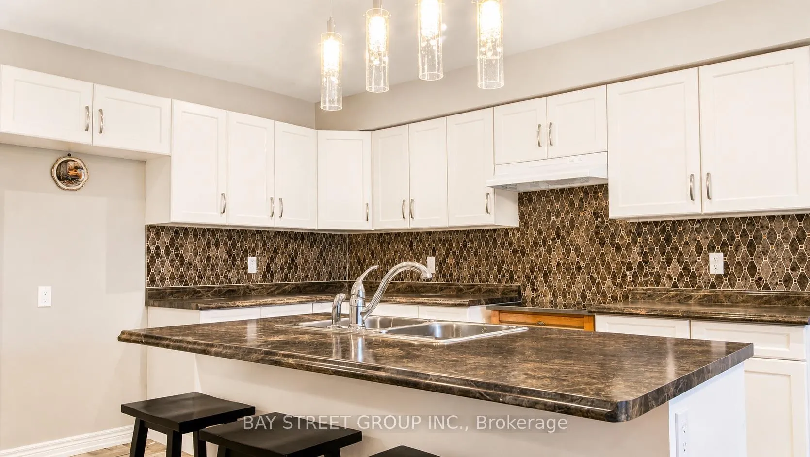Photo 4 of 7636 Green Vista Gate, Niagara Falls, Oldfield — HOMEH
