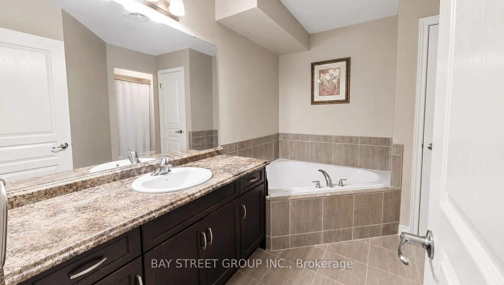 Photo 6 of 7636 Green Vista Gate, Niagara Falls, Oldfield — HOMEH