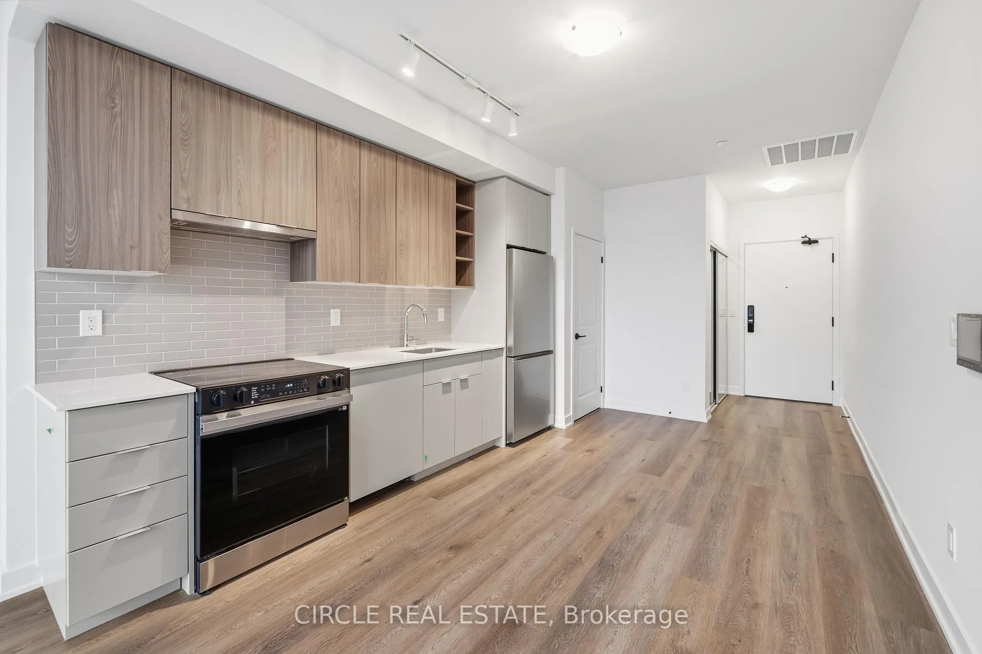 Photo 3 of Unit 505, 2075 Lakeshore Road, Burlington, Brant — HOMEH