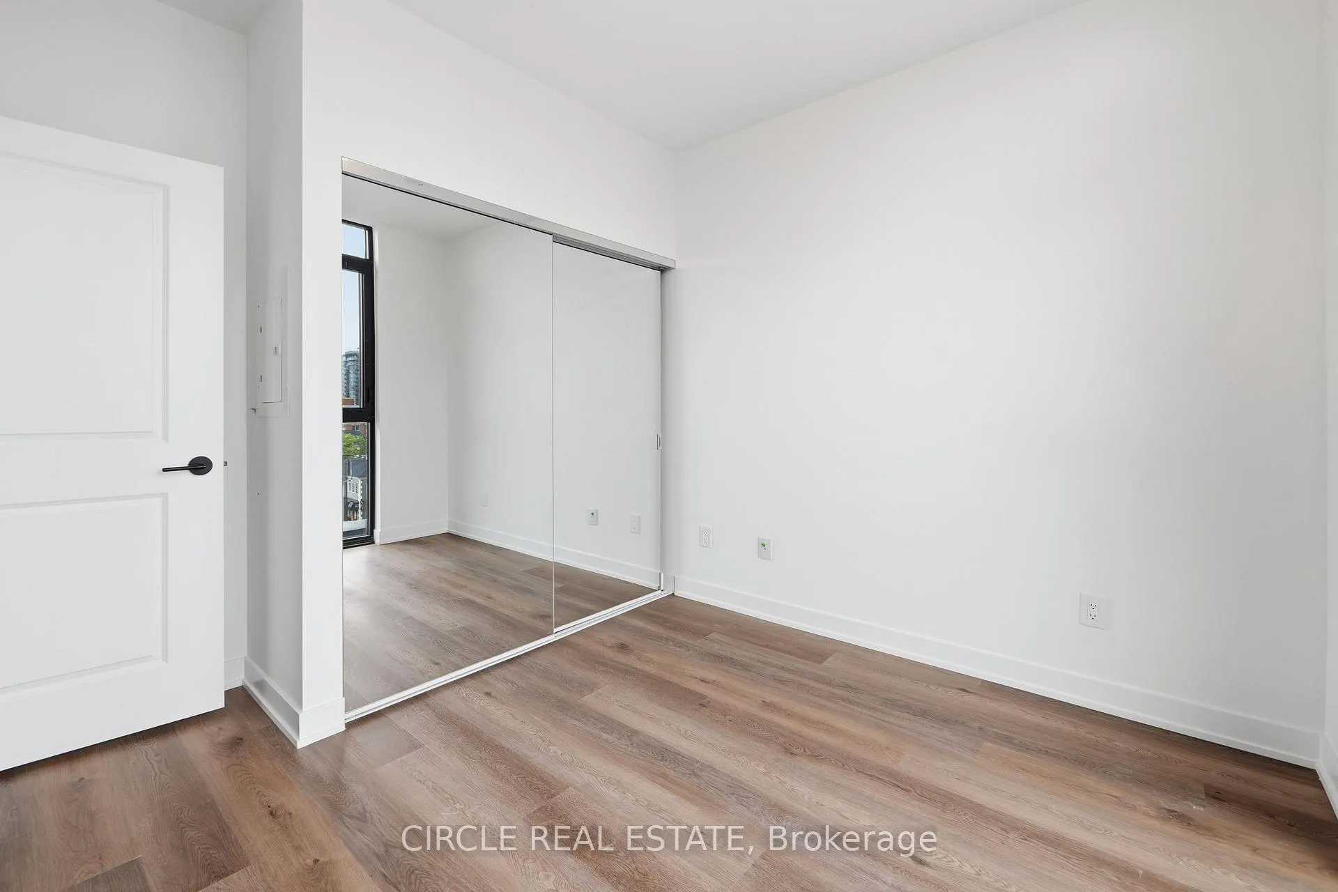 Photo 5 of Unit 505, 2075 Lakeshore Road, Burlington, Brant — HOMEH