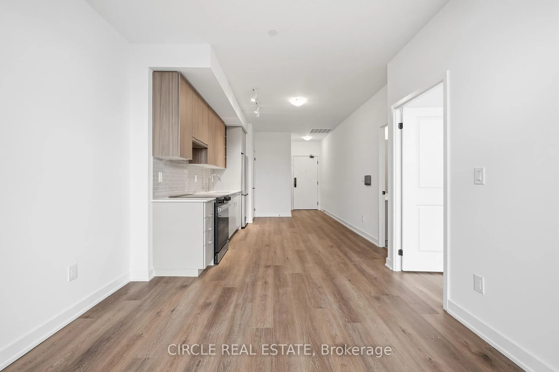 Photo 6 of Unit 505, 2075 Lakeshore Road, Burlington, Brant — HOMEH
