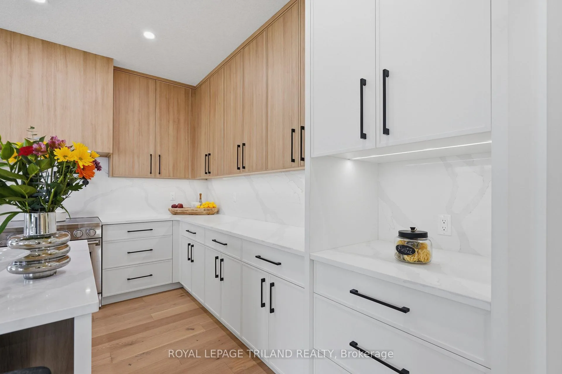 Photo 11 of 4049 Big Leaf Trail, London, South V — HOMEH