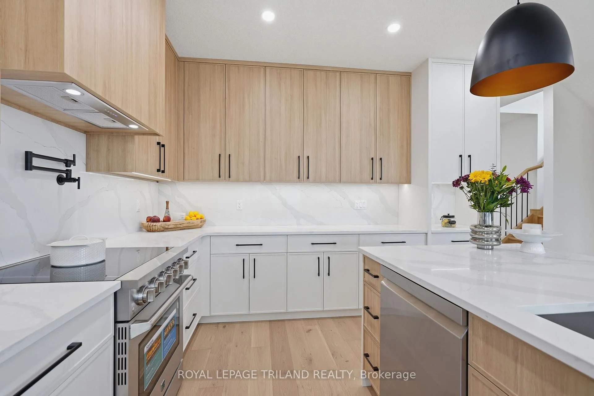 Photo 12 of 4049 Big Leaf Trail, London, South V — HOMEH