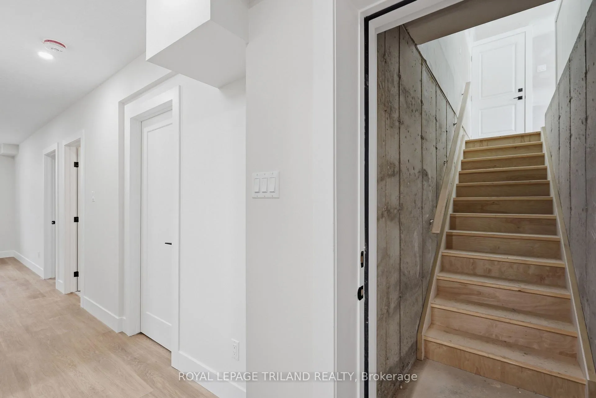 Photo 45 of 4049 Big Leaf Trail, London, South V — HOMEH