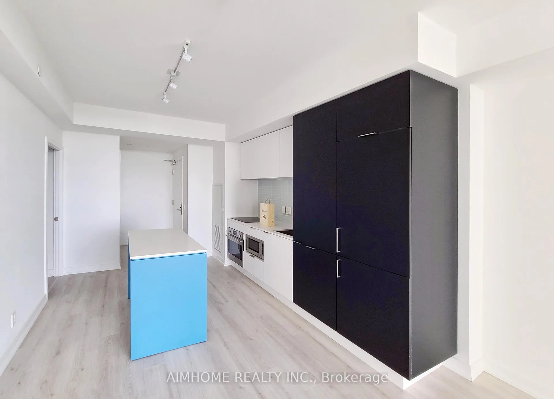 Photo 4 of Unit 1613, 33 Helendale Avenue, Toronto, Yonge-Eglinton — HOMEH