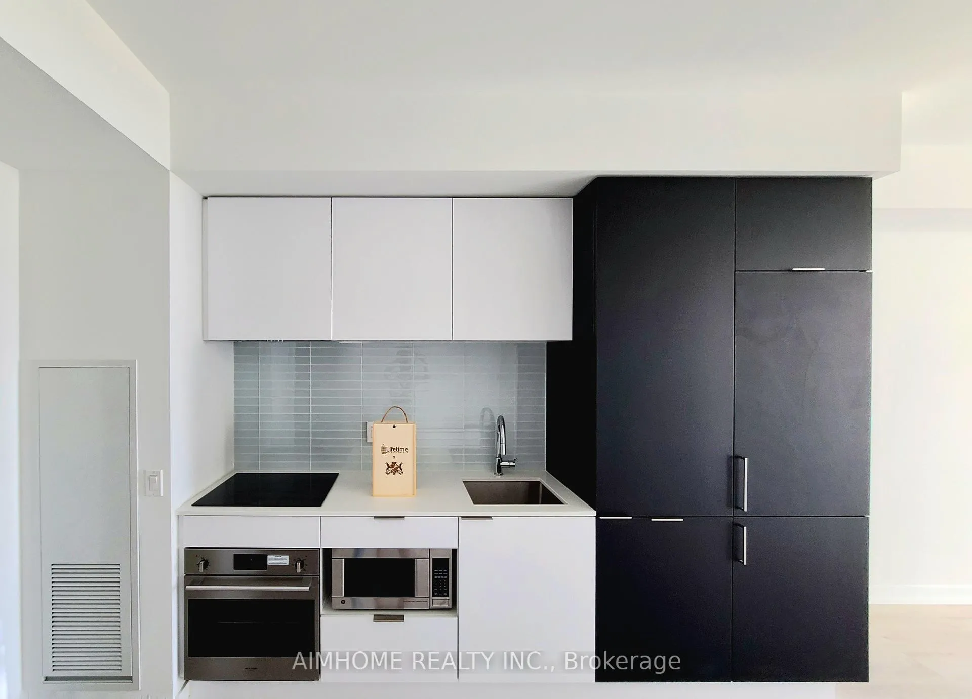 Photo 5 of Unit 1613, 33 Helendale Avenue, Toronto, Yonge-Eglinton — HOMEH