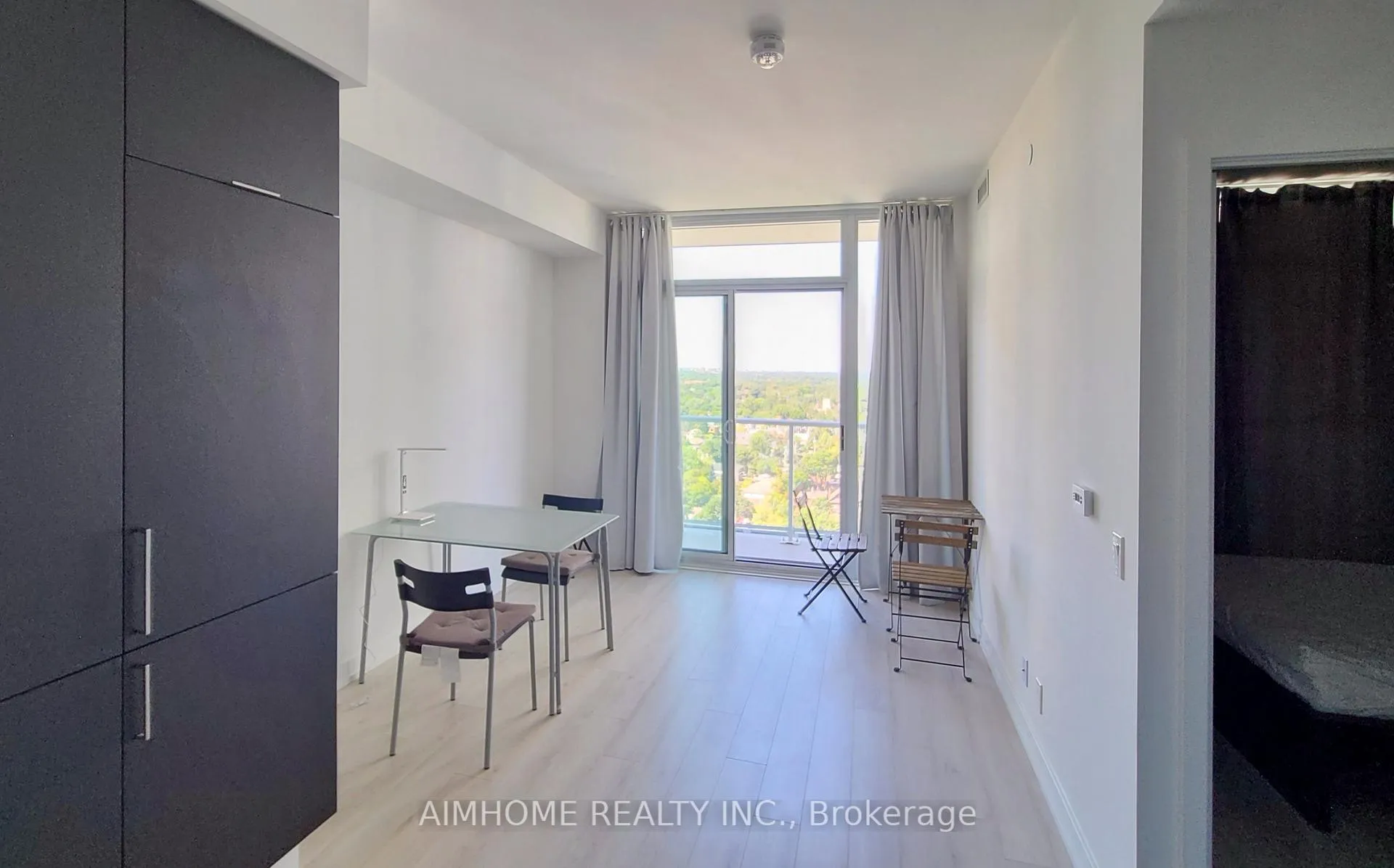 Photo 10 of Unit 1613, 33 Helendale Avenue, Toronto, Yonge-Eglinton — HOMEH