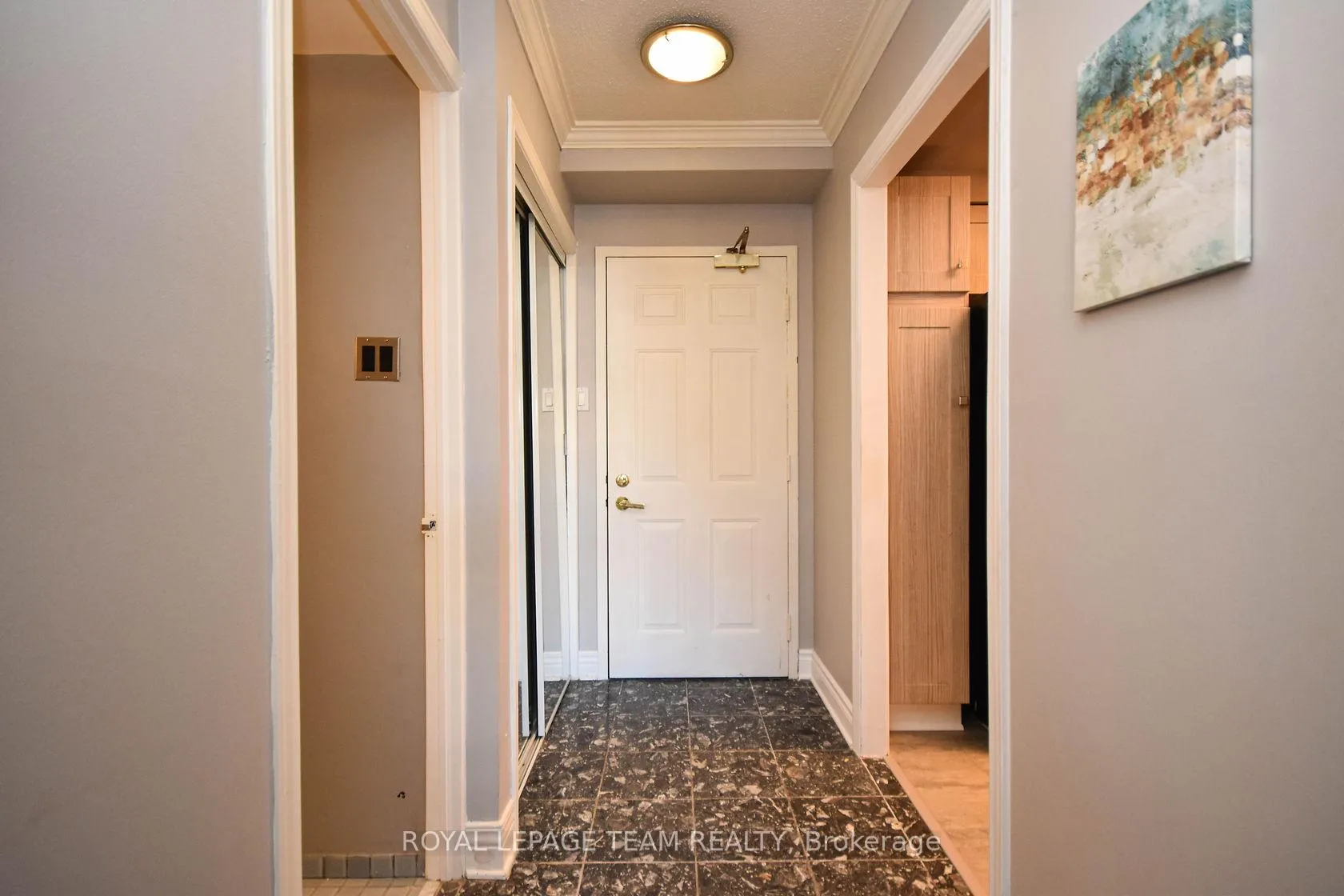 Photo 3 of Unit 203, 959 North River Road, Ottawa, Overbrook — HOMEH
