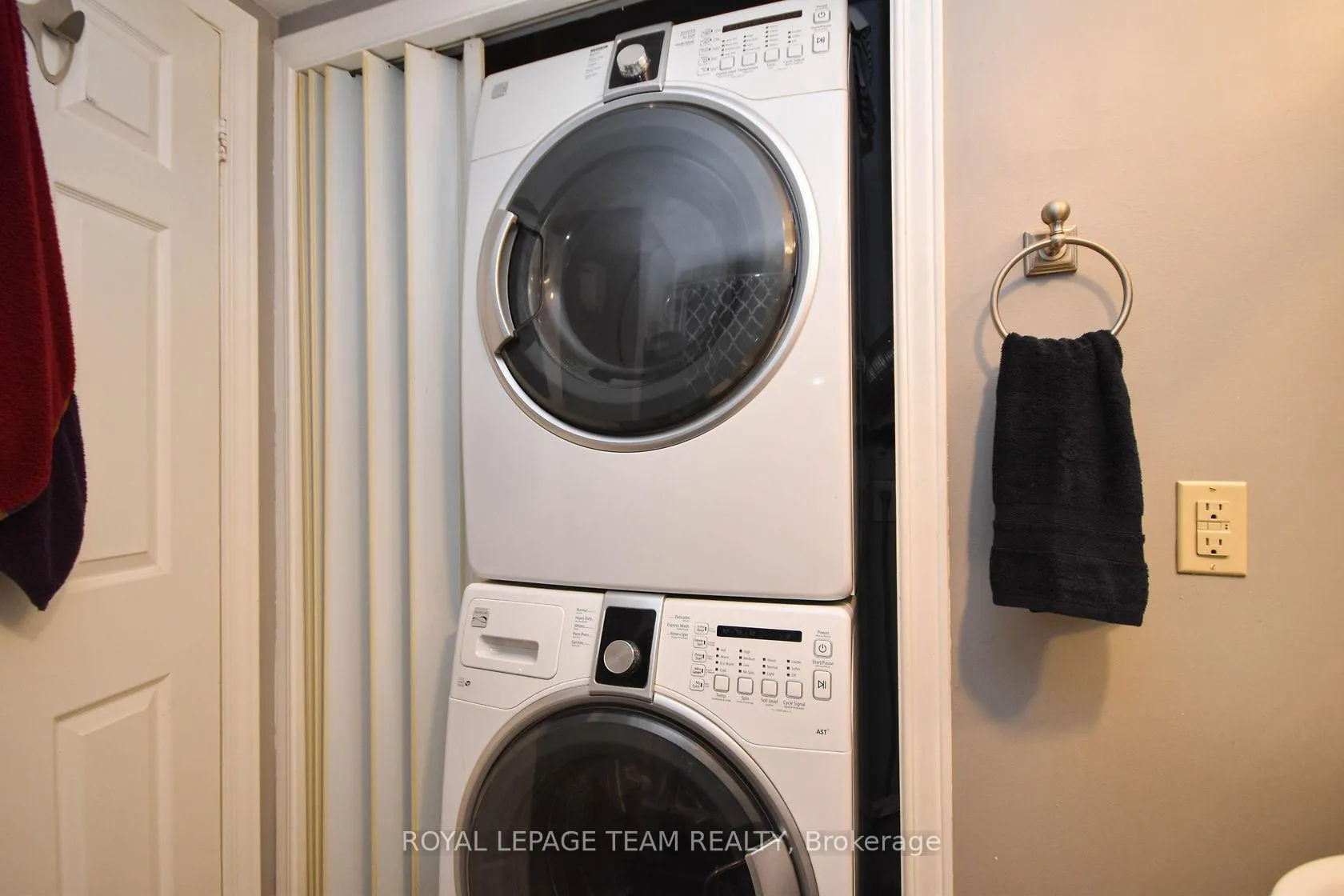 Photo 14 of Unit 203, 959 North River Road, Ottawa, Overbrook — HOMEH