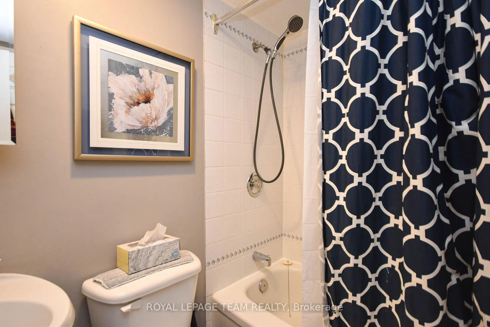 Photo 15 of Unit 203, 959 North River Road, Ottawa, Overbrook — HOMEH