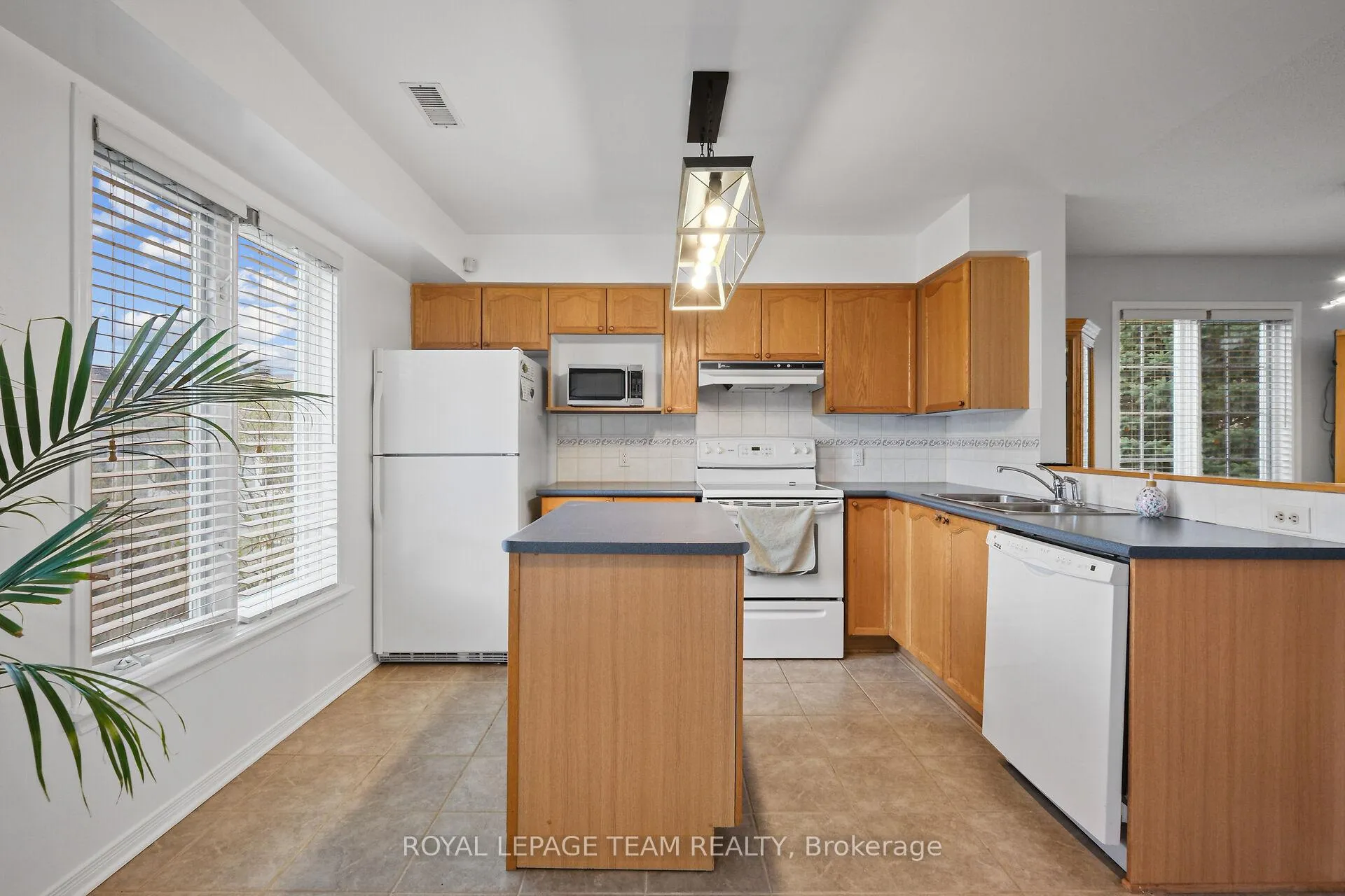 Photo 19 of Unit 23, 1701 Blohm Drive, Ottawa, Hunt Club Park — HOMEH