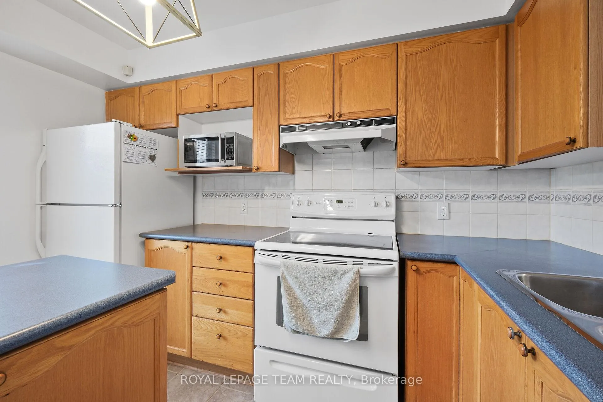 Photo 24 of Unit 23, 1701 Blohm Drive, Ottawa, Hunt Club Park — HOMEH