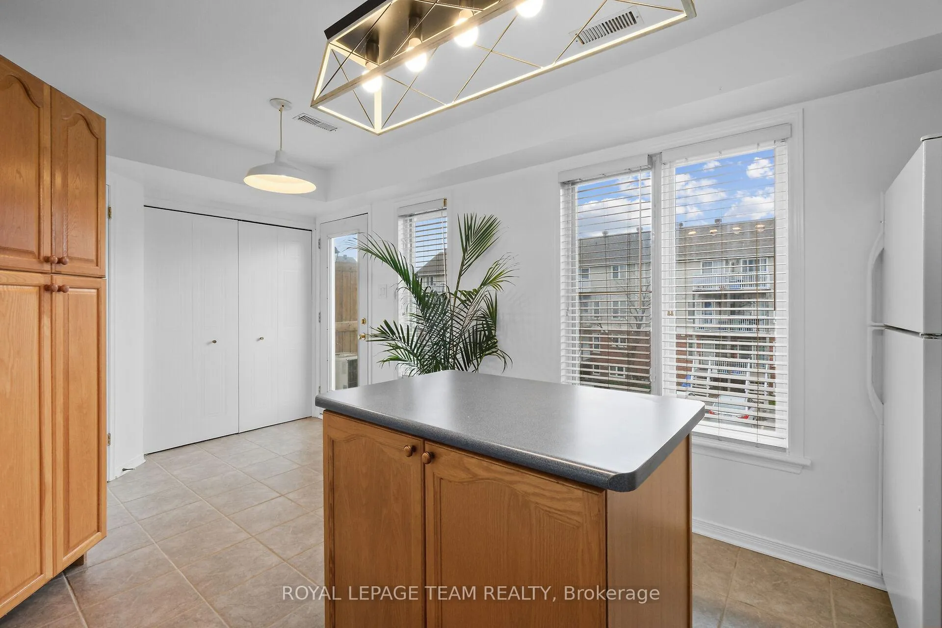Photo 25 of Unit 23, 1701 Blohm Drive, Ottawa, Hunt Club Park — HOMEH