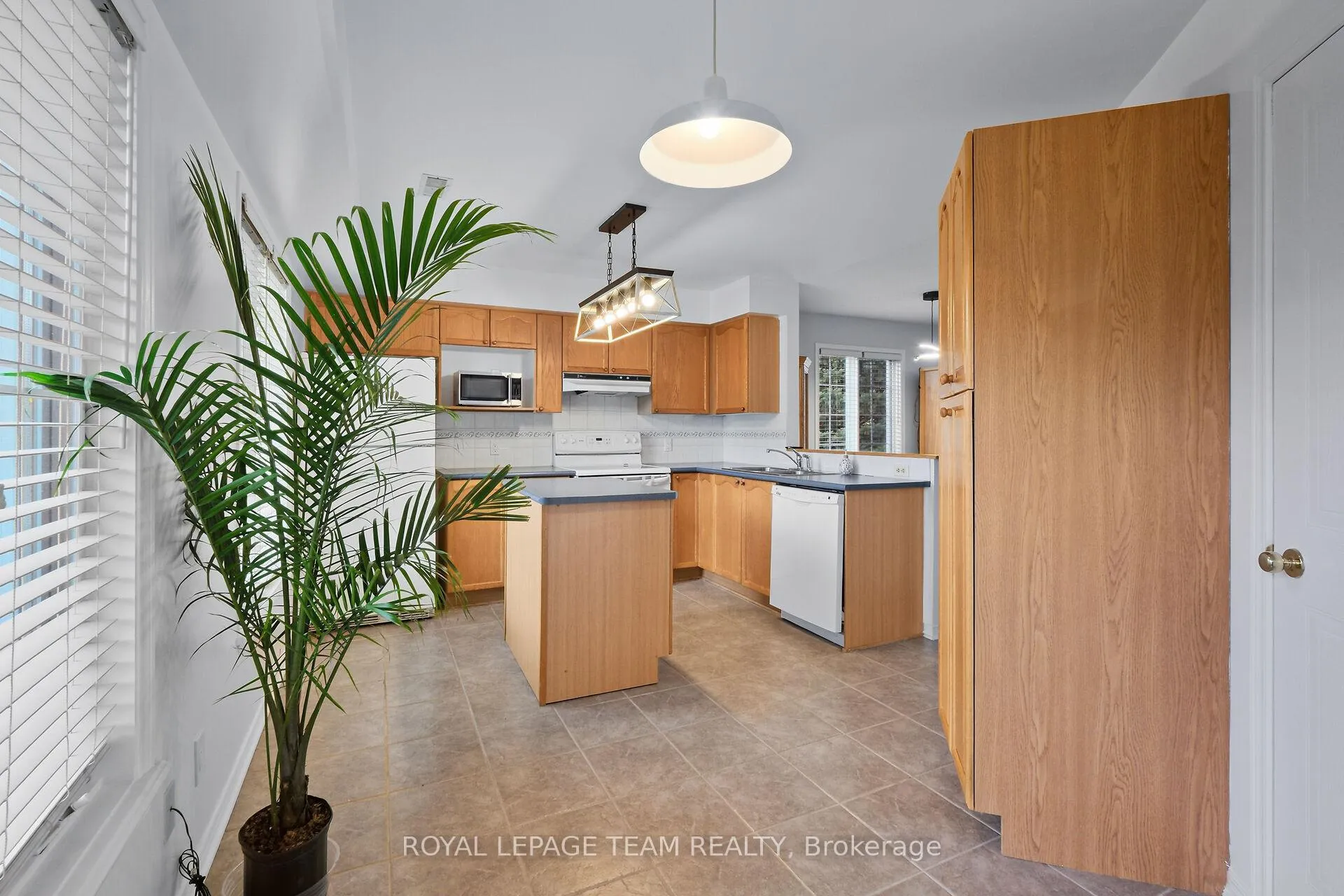 Photo 27 of Unit 23, 1701 Blohm Drive, Ottawa, Hunt Club Park — HOMEH