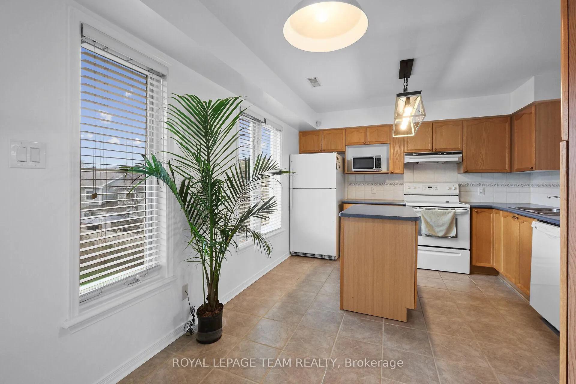 Photo 28 of Unit 23, 1701 Blohm Drive, Ottawa, Hunt Club Park — HOMEH