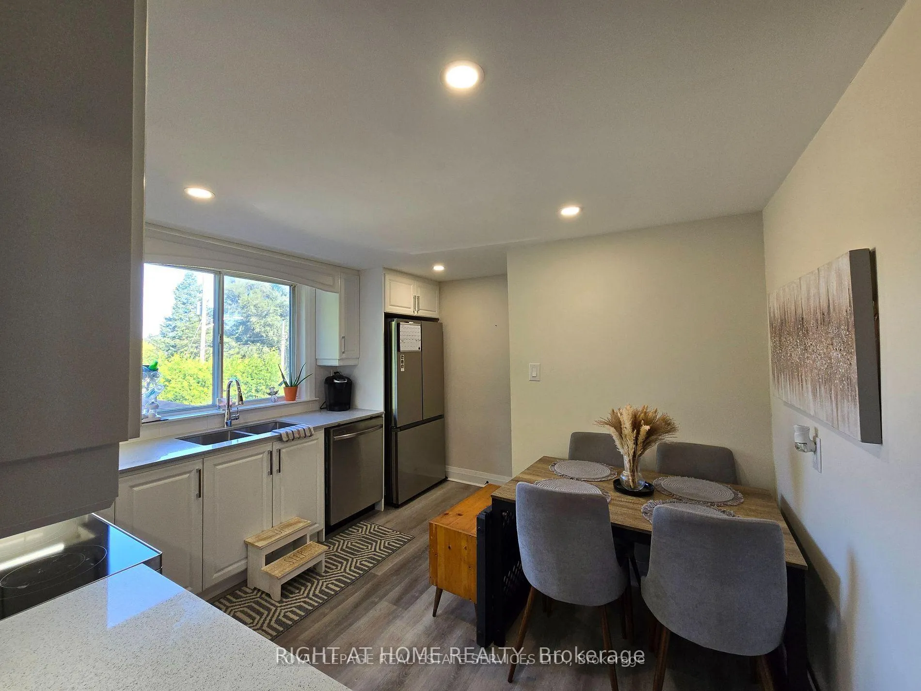 Photo 4 of Unit 2, 18 Ewing Street, Halton Hills, Georgetown — HOMEH