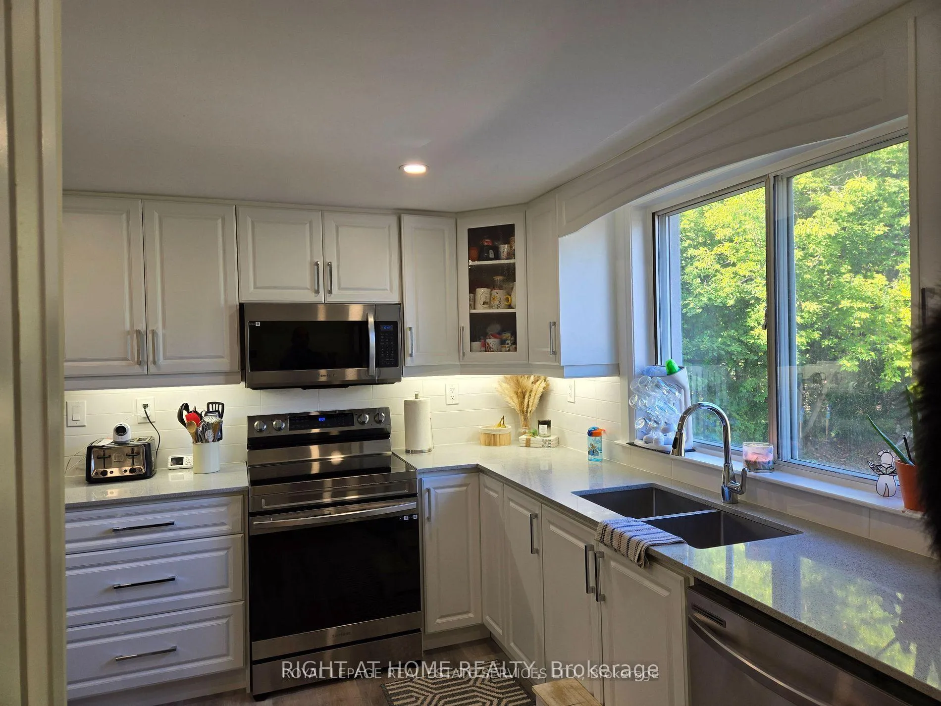 Photo 5 of Unit 2, 18 Ewing Street, Halton Hills, Georgetown — HOMEH