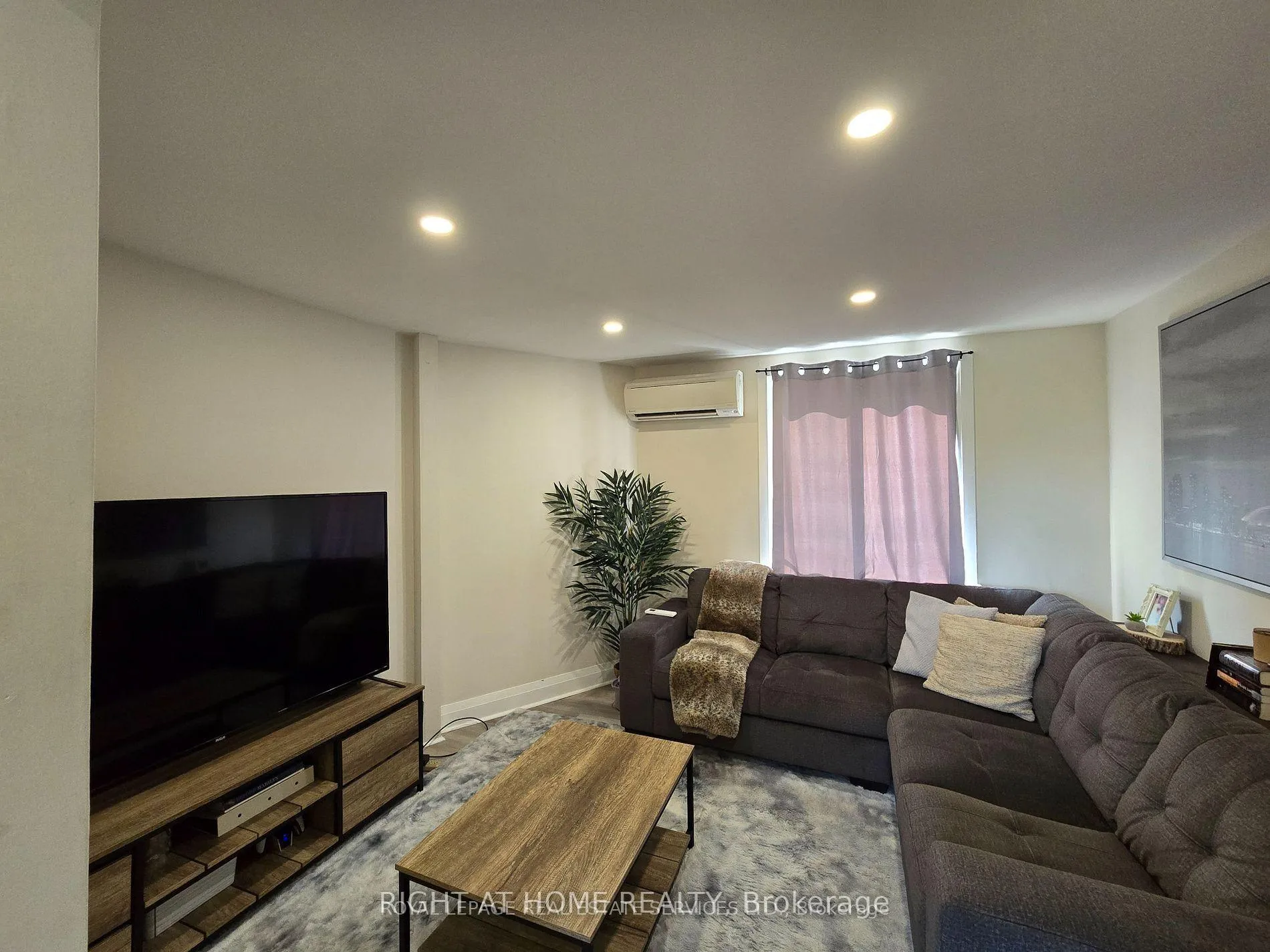 Photo 6 of Unit 2, 18 Ewing Street, Halton Hills, Georgetown — HOMEH