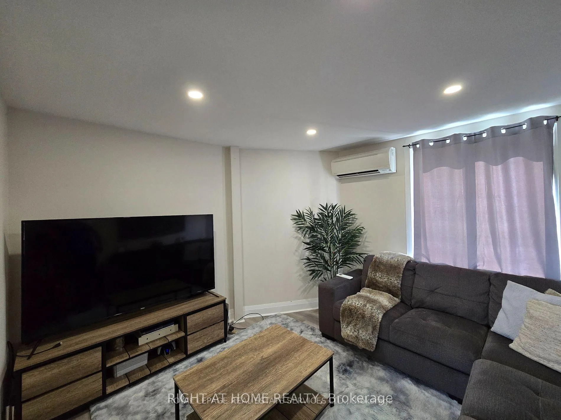 Photo 8 of Unit 2, 18 Ewing Street, Halton Hills, Georgetown — HOMEH