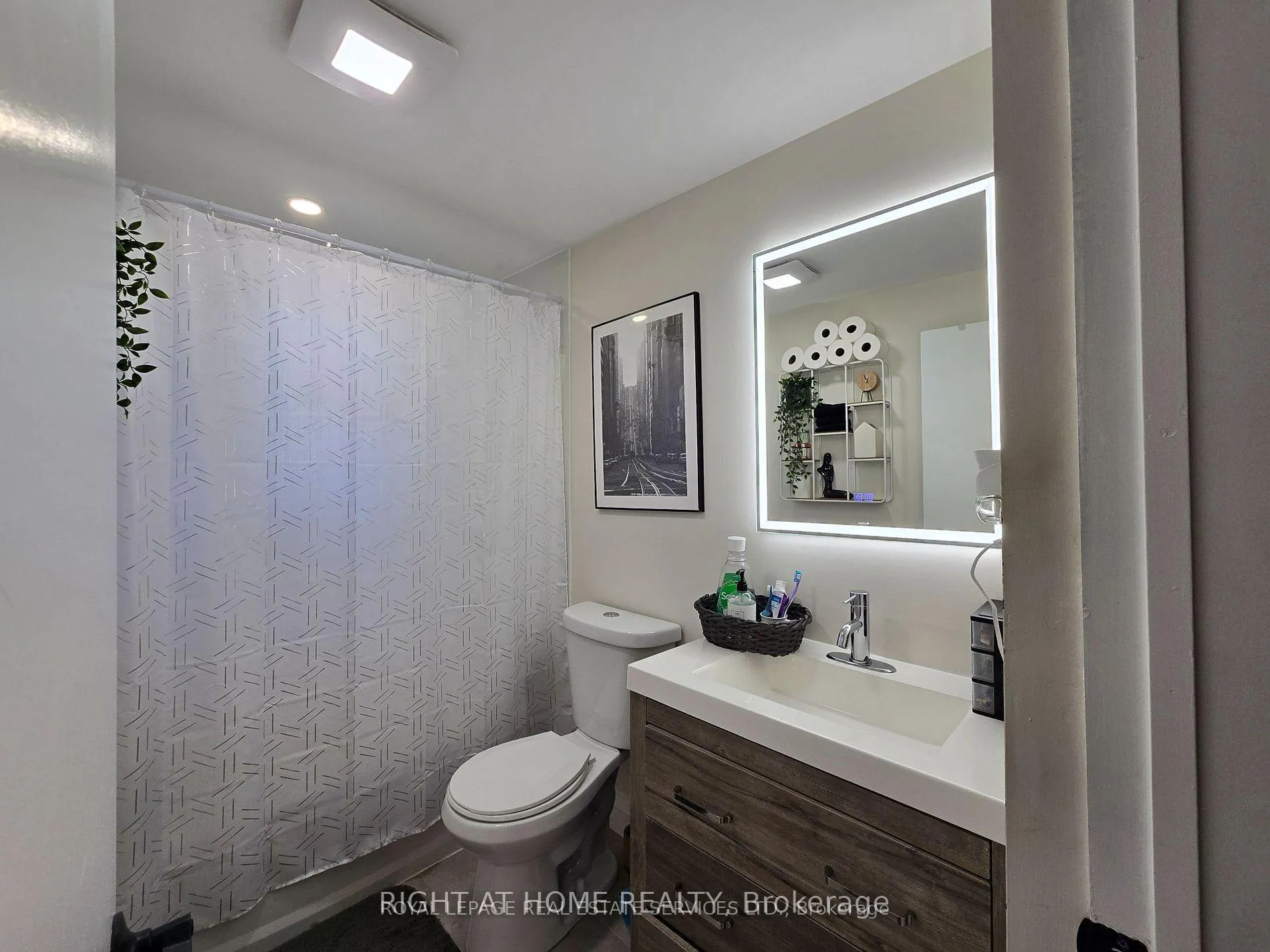 Photo 10 of Unit 2, 18 Ewing Street, Halton Hills, Georgetown — HOMEH