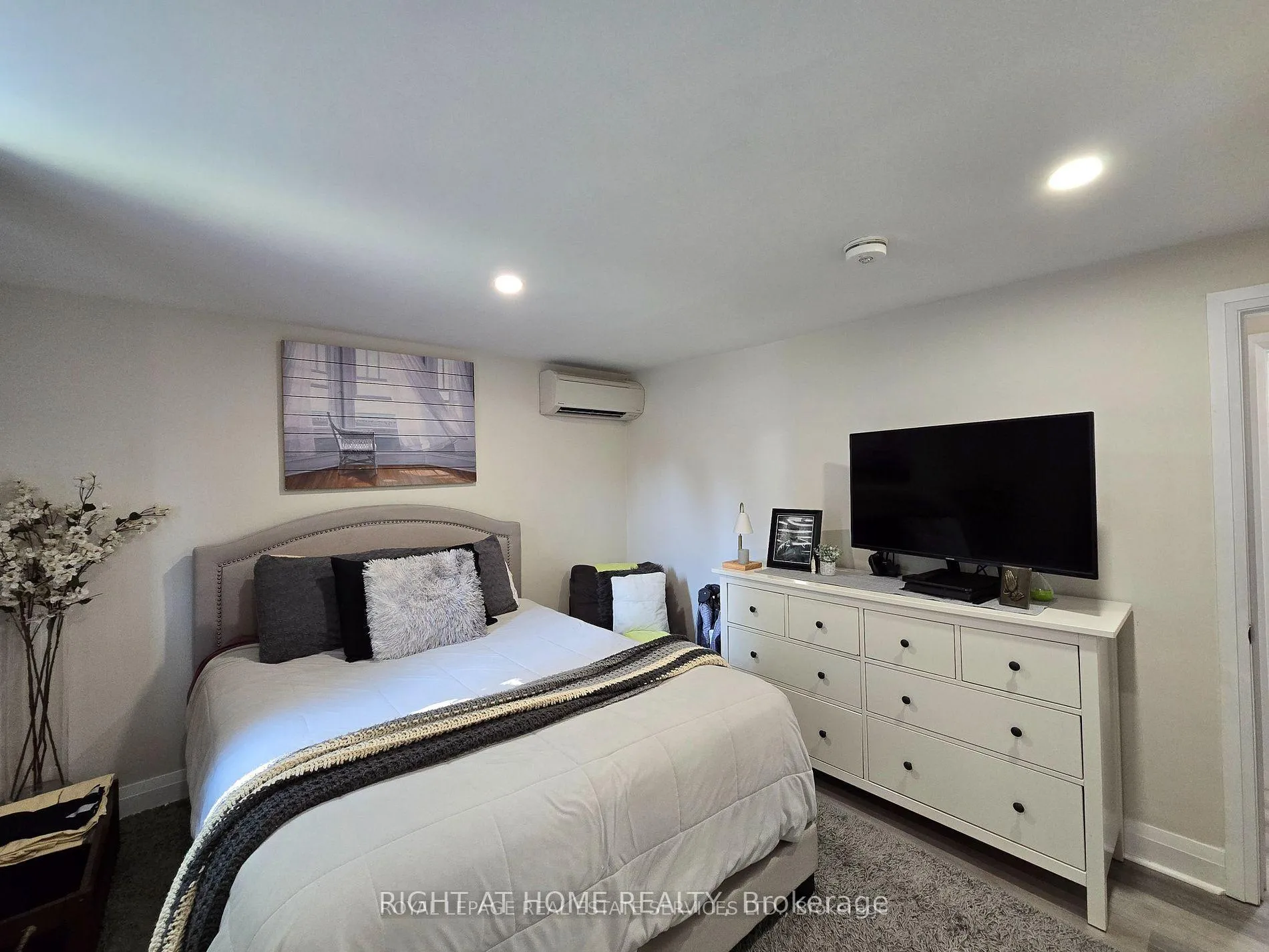 Photo 17 of Unit 2, 18 Ewing Street, Halton Hills, Georgetown — HOMEH