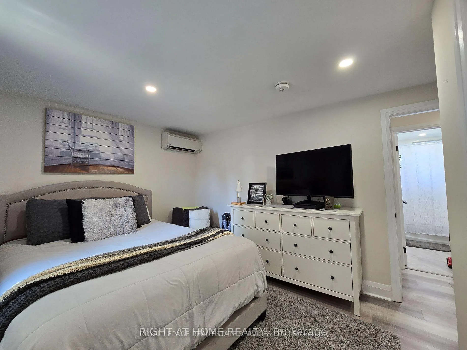 Photo 18 of Unit 2, 18 Ewing Street, Halton Hills, Georgetown — HOMEH