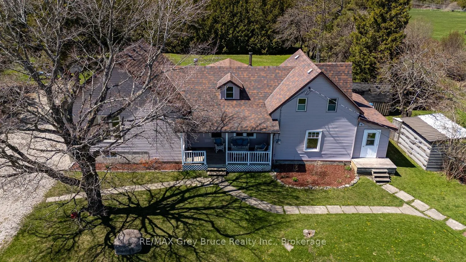 Front of 206 Lindsay Road 30
